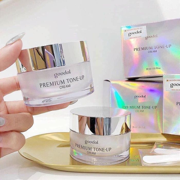 Bộ sưu tập mỹ phẩm đa dạng tại Bích Ngọc Cosmetic