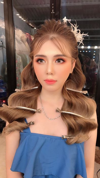 Tác phẩm nghệ thuật đầu tiên - Cô dâu tỏa sáng với phong cách trang điểm từ Phương Linh Nguyễn