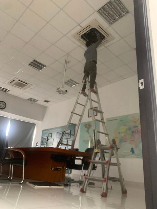 Hình ảnh đội ngũ kỹ thuật viên Điện Lạnh Kim Tín Phát đang làm việc