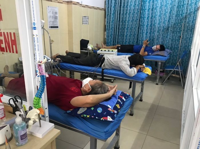Hình ảnh thực tế về quy trình điều trị tại Phòng Khám Nhân Hưng - nơi ứng dụng các phương pháp vật lý trị liệu tiên tiến kết hợp y học cổ truyền