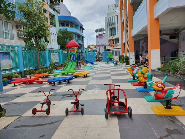Hình ảnh ấn tượng về Trường Mầm Non 6 - Nơi những nụ cười trẻ thơ được nuôi dưỡng trong môi trường giáo dục hiện đại và đầy sáng tạo.
