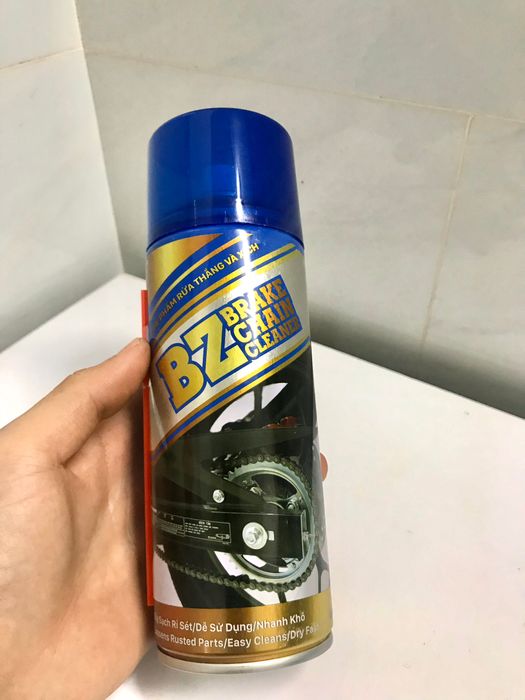 Hình ảnh minh họa quá trình sử dụng BZ Brake Chain Cleaner