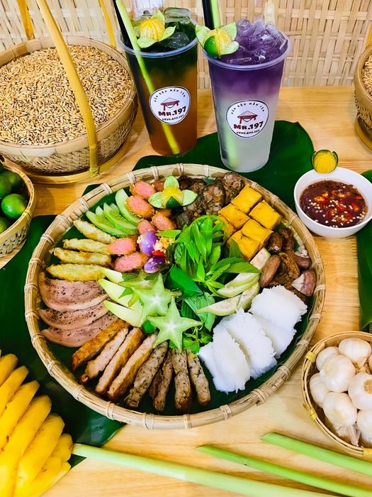 Hình ảnh mẹt bún đậu đầy đặn với nguyên liệu tươi ngon tại Bún Đậu Mr. 197