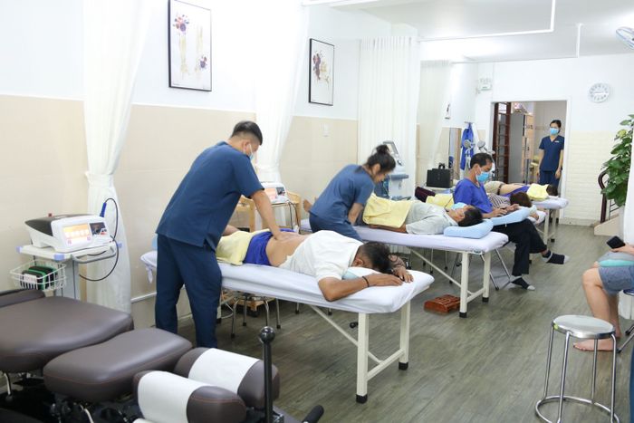 Hình ảnh đội ngũ chuyên gia Trường Giang