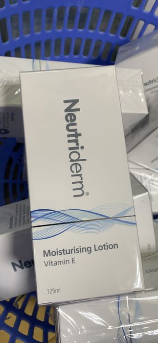 Hình ảnh thực tế kem dưỡng Neutriderm Vitamin E phiên bản mới 2024