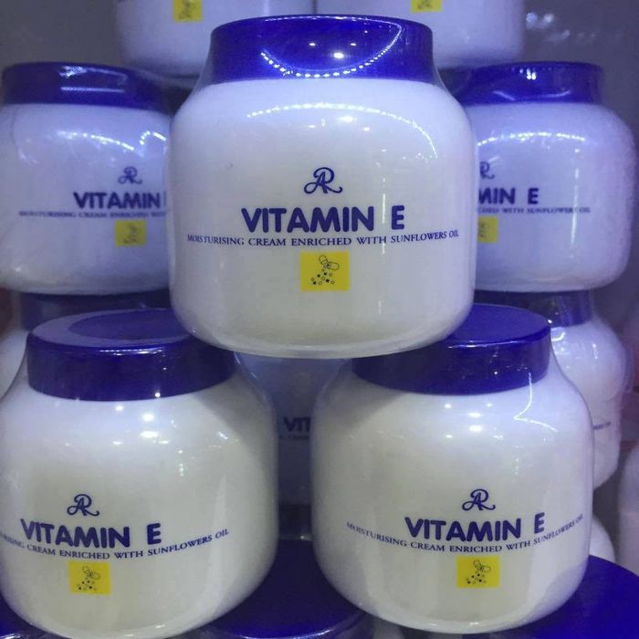 Bộ sưu tập hình ảnh kem dưỡng Aron Vitamin E đa góc nhìn