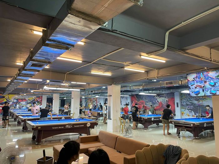 Không gian sang trọng và hiện đại tại 1990 Billiards Club