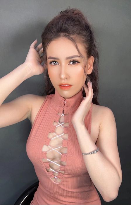 Không gian học tập hiện đại tại Hạnh Nguyễn Makeup