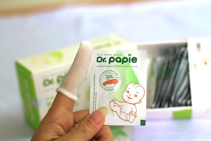 Góc cận cảnh gạc rơ lưỡi Dr.Papie 0m+ - chất liệu mềm mại, không xơ vải