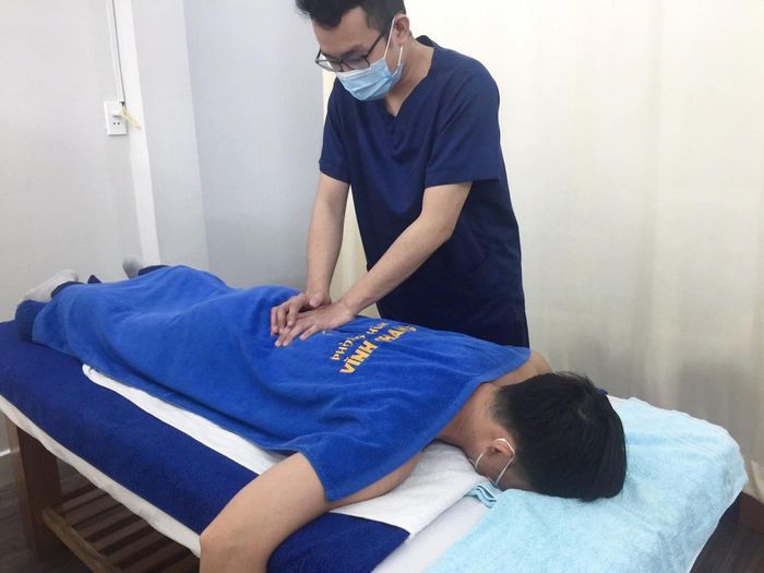 Góc nhìn chuyên sâu về quy trình điều trị tại Vĩnh Khang - kết hợp hoàn hảo giữa y học hiện đại và các kỹ thuật vật lý trị liệu tiên tiến
