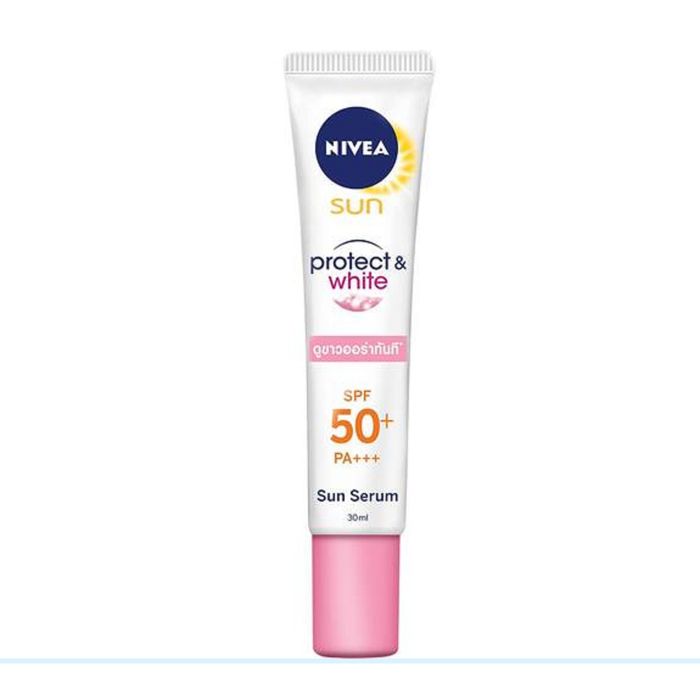 Nivea Serum Chống Nắng Dưỡng Trắng - Hình ảnh 2: Kết cấu serum mỏng nhẹ, thẩm thấu nhanh không để lại vệt trắng trên da
