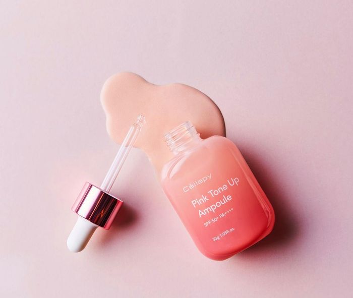 Cellapy Pink Tone Up Ampoule SPF50+ PA++++ - Hình ảnh 2: Bao bì sang trọng màu hồng với thiết kế ống nhỏ giọt tiện lợi, đảm bảo độ vệ sinh tối đa.