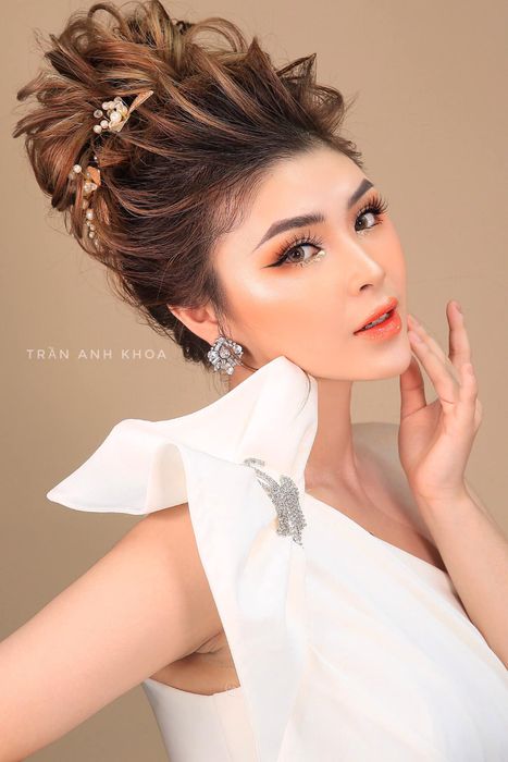 Hình ảnh thực tế về tác phẩm trang điểm của Trần Anh Khoa Luxury Bridal
