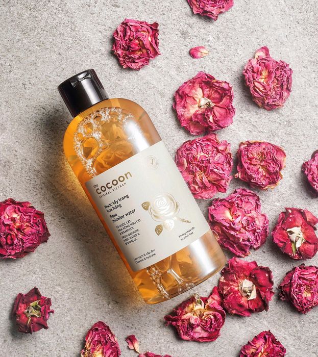 Bộ ảnh minh họa nước tẩy trang Cocoon - Sản phẩm thuần chay được yêu thích tại Việt Nam