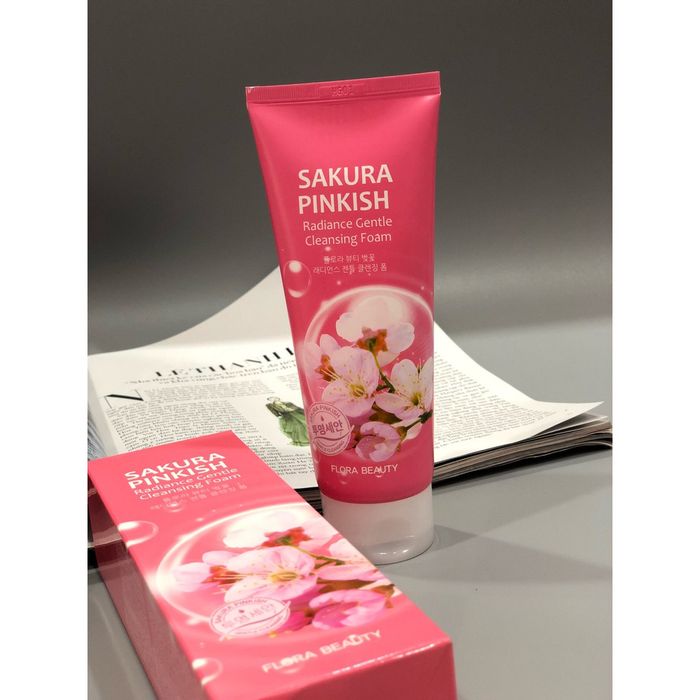 Hình ảnh minh họa Sữa rửa mặt Flora Beauty Sakura Pinkish với kết cấu bọt mịn dày