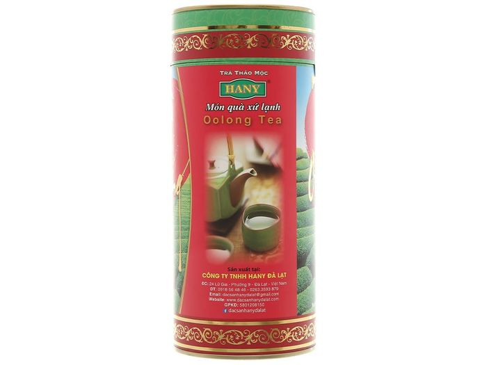 Trà Ô Long Hany ảnh 2 - Hình ảnh chân thực về những lá trà xanh mướt được cuộn tròn tinh tế, tỏa ra hương thơm thanh khiết đặc trưng của trà Ô Long cao cấp.