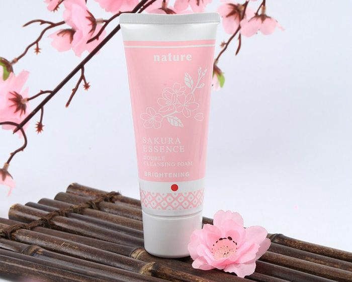 Hình ảnh minh họa kết cấu và bao bì Sữa Rửa Mặt Naris Cosmetic Sakura Essence