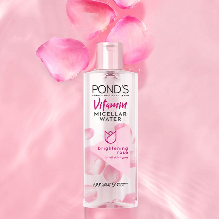 Hình ảnh thực tế Pond's Micellar Water - Thiết kế chai màu hồng pastel sang trọng với dung dịch trong suốt