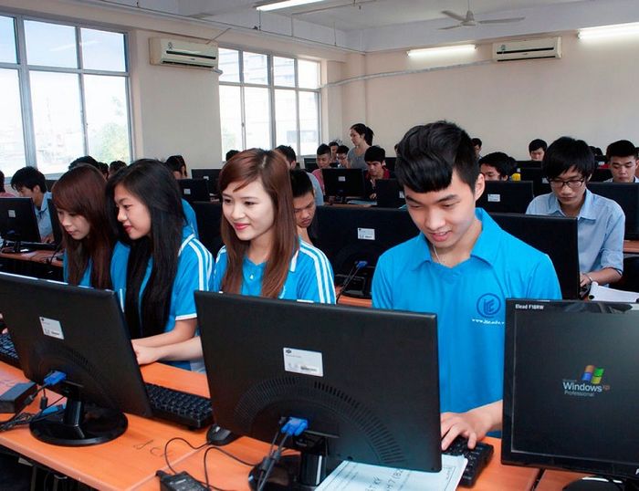 Hình ảnh sinh viên thực hành Digital Marketing tại Cao đẳng CNTT