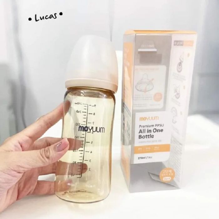 Hình ảnh bình sữa Moyuum Hàn Quốc - Thiết kế thanh lịch với đường nét tối giản, màu sắc trang nhã phù hợp với mọi bé yêu.