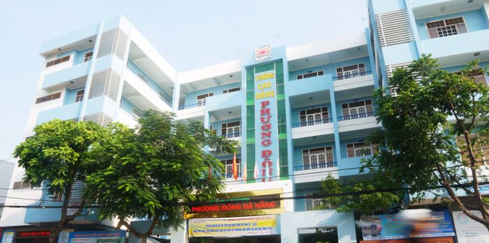 Khuôn viên xanh mát của Cao đẳng Phương Đông Đà Nẵng