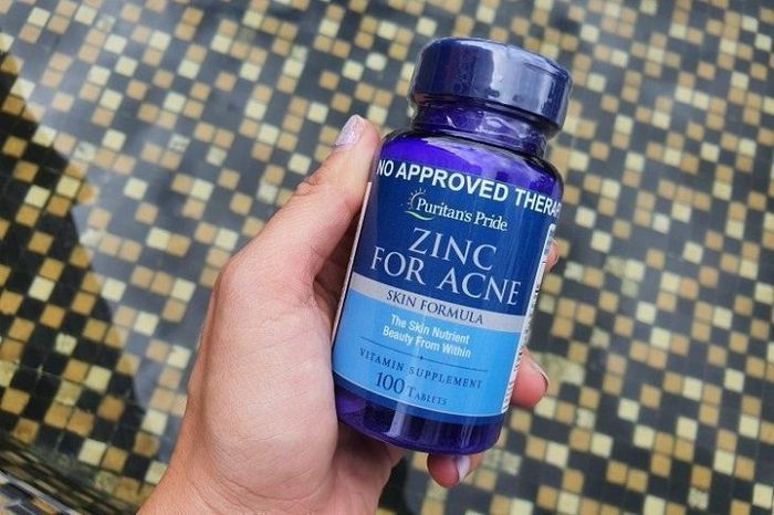 Hình ảnh thực tế viên uống Zinc For Acne - Thiết kế chai nhựa an toàn, nhãn mác rõ ràng