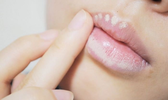 Hình ảnh cận cảnh Canmake Lip Concealer - kết cấu mềm mịn