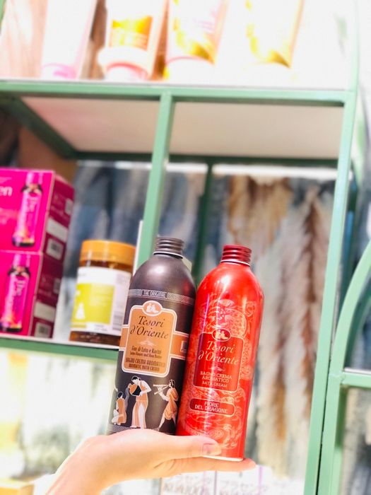 Góc trưng bày sản phẩm đa dạng tại Ngọc Quyên Cosmetics