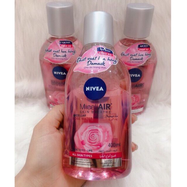 Hình ảnh thực tế Nivea Skin Breathe - Thiết kế chai màu hồng nhạt với dung dịch trong suốt