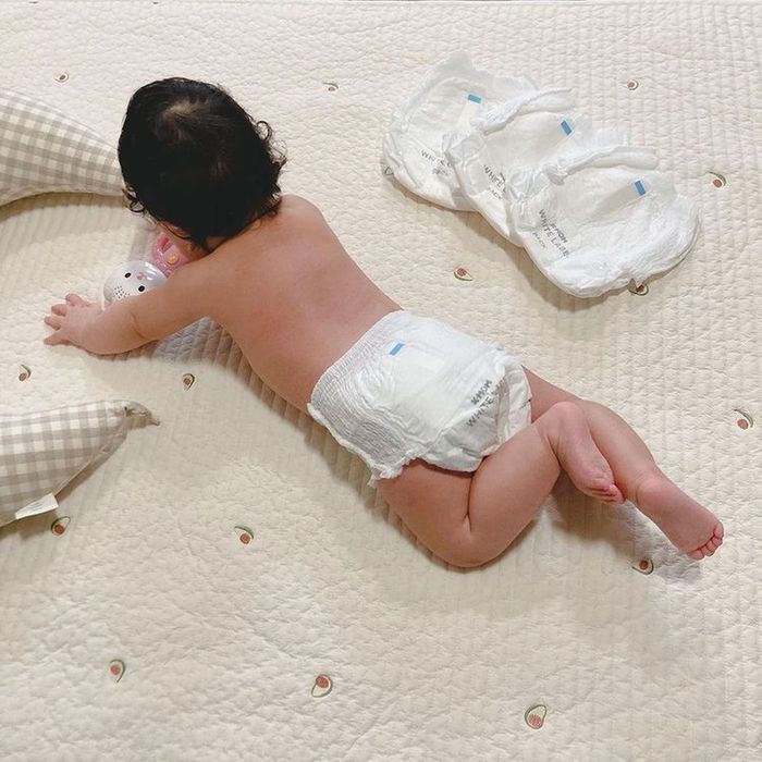 Hình ảnh minh họa công nghệ 10.000 lỗ thông khí trên bỉm Kmom