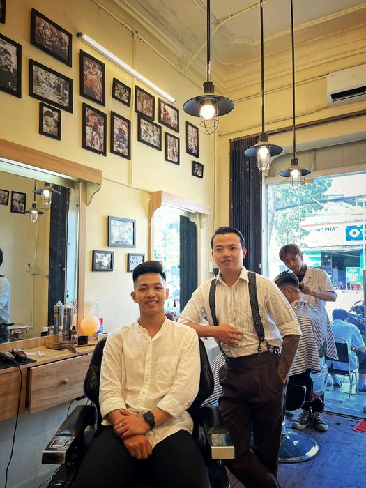 Kỹ thuật cắt tóc chuyên nghiệp tại The Factory BarberShop