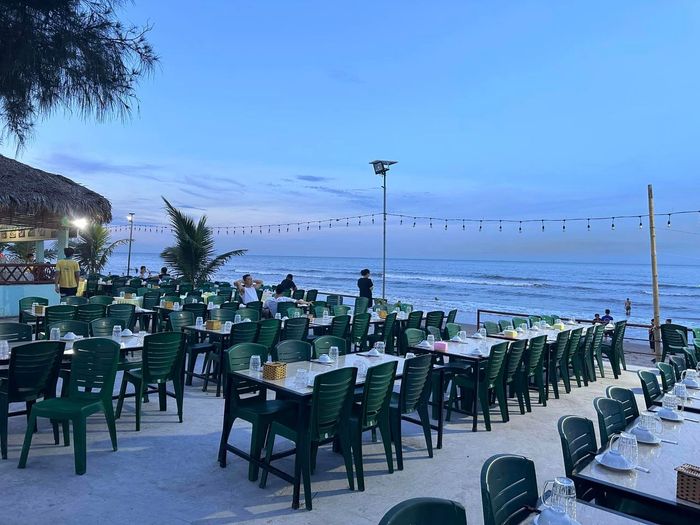 Khám phá không gian ẩm thực tại Nhà Hàng Thảo Ngọc qua loạt ảnh chân thực - nơi mỗi góc hình kể câu chuyện ẩm thực đầy nghệ thuật.