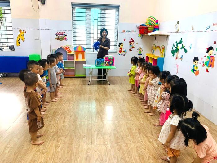 Hình ảnh hoạt động vui chơi của các bé tại Trường mầm non DOREMON