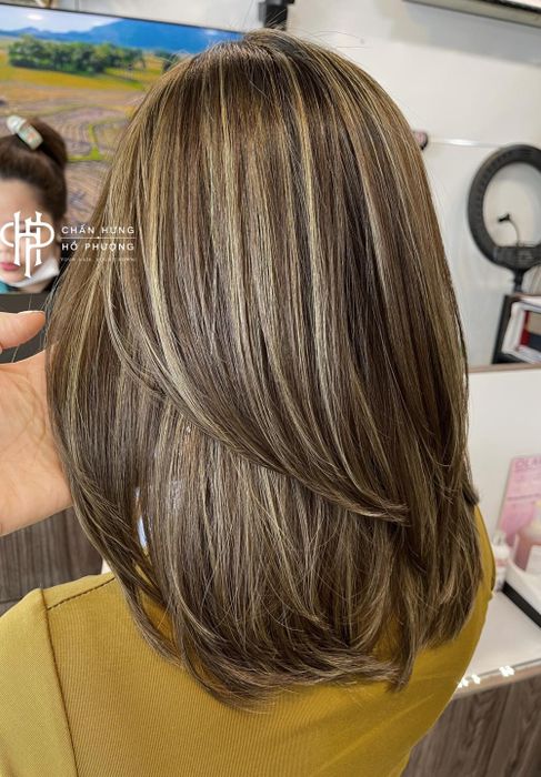 Không gian sang trọng tại Hair Salon Chấn Hưng - Hồ Phượng - Ảnh 1