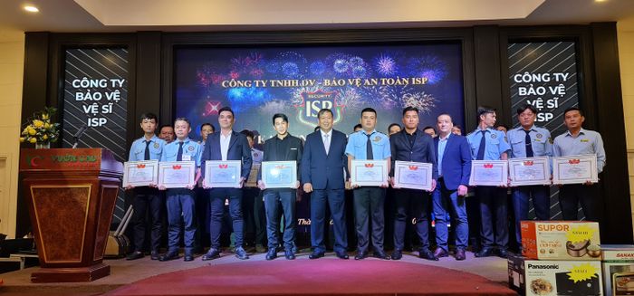 Hình ảnh đội ngũ bảo vệ chuyên nghiệp của ISP Security