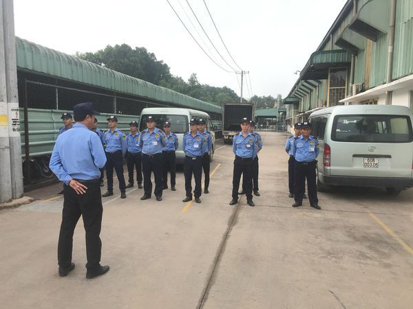 Hình ảnh đội ngũ bảo vệ tinh nhuệ của Tập Đoàn Long Hoàng