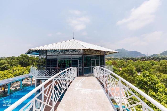 Angel Resort - Khung cảnh hồ cá Koi thơ mộng giữa không gian xanh
