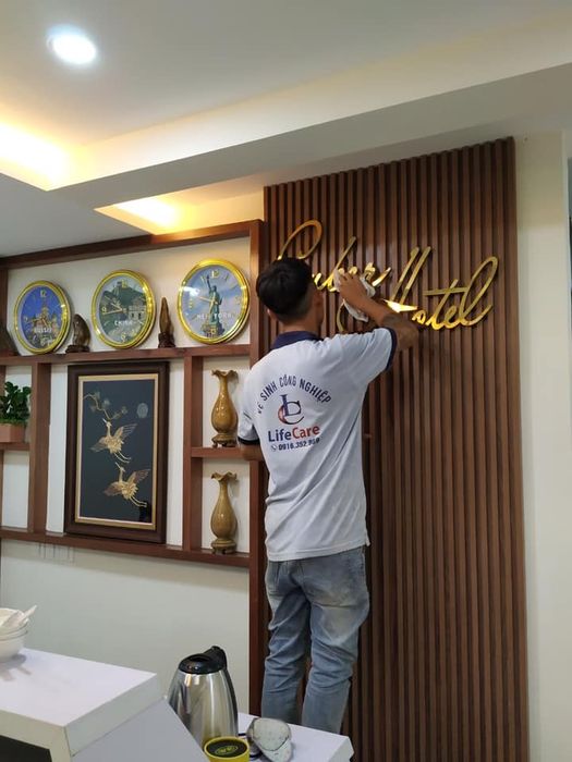 Hình ảnh đội ngũ Life Care thi công chuyên nghiệp