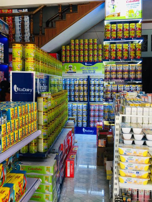 Không gian trưng bày sản phẩm tại Shop Mẹ và Bé Duy Quyên