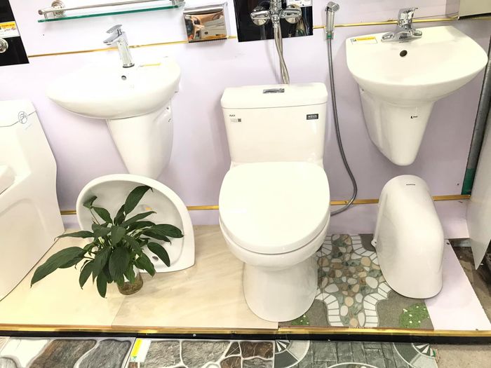 Góc trưng bày thiết bị vệ sinh đa dạng tại THANH ĐAM