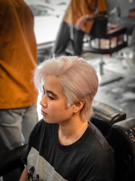 Không gian hiện đại tại Tom's Barber