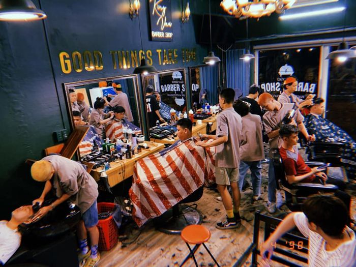 Không gian sang trọng tại KING VAU Barber Shop