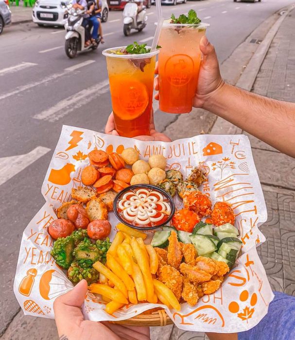 Những mẹt ăn vặt đầy màu sắc tại GAGU • Chè & Ăn Vặt