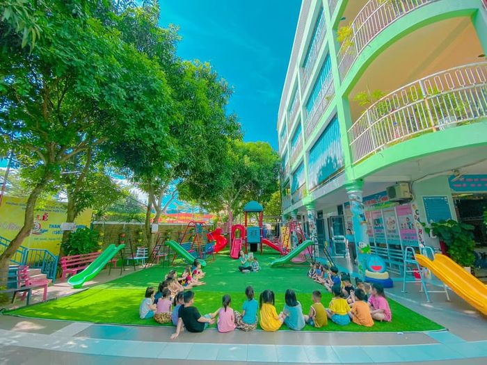 Hình ảnh 1 Trường Mầm Non Tuổi Thơ Vinh - Khuôn viên xanh mát