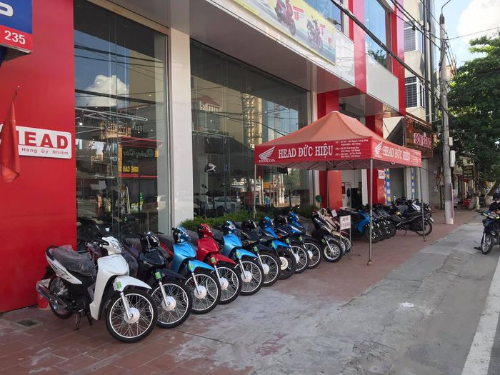Hình ảnh showroom HEAD Đức Hiệu