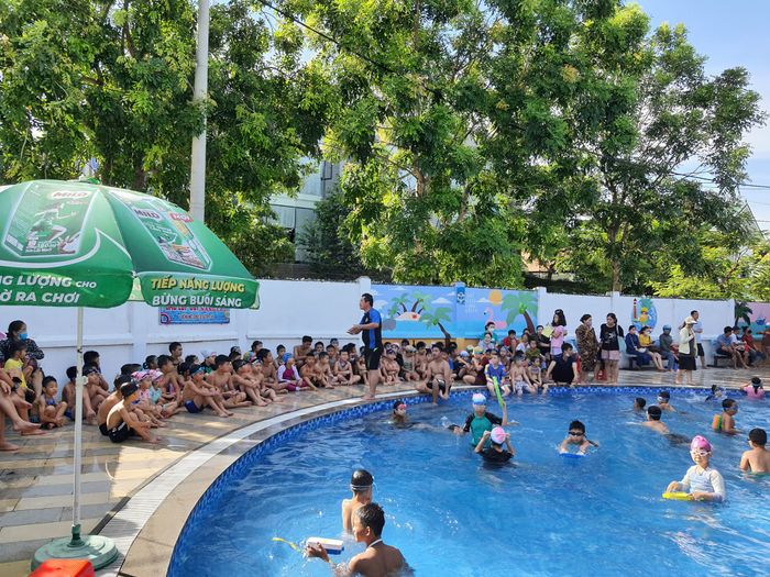 Hình ảnh học viên thực hành tại Trường THPT Nguyễn Trường Tộ