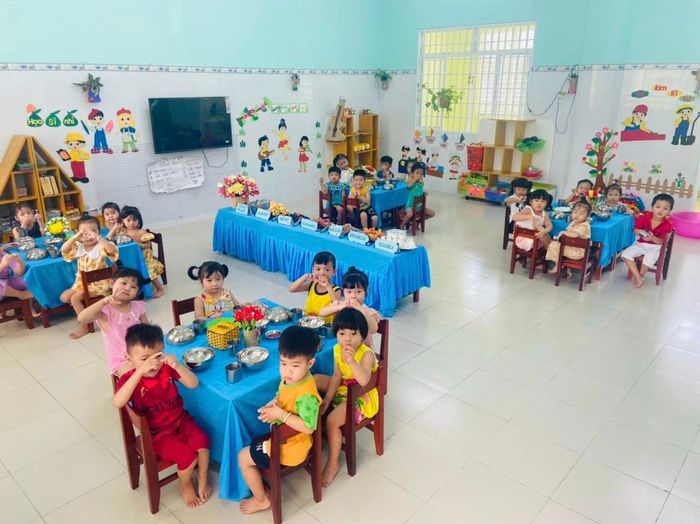 Hình ảnh khuôn viên xanh mát tại Trường Mầm non Hòa Khánh