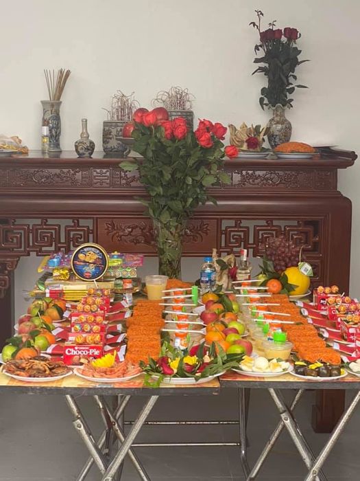 Hình ảnh mâm cúng nghệ thuật được bày biện tỉ mỉ của Hao Pham