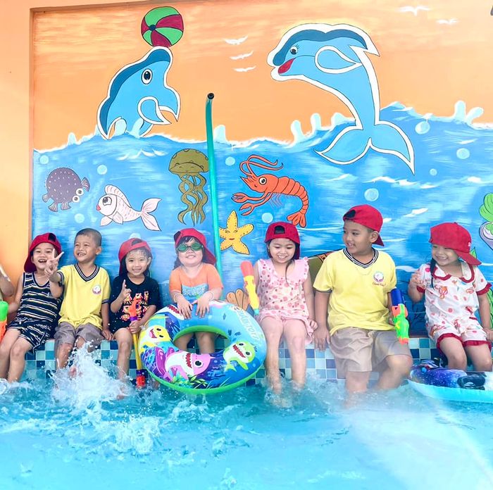 Hình ảnh thứ hai về Trường Mầm non Thị Trấn Cái Bè - Khoảnh khắc đáng yêu của các bé trong giờ học sáng tạo