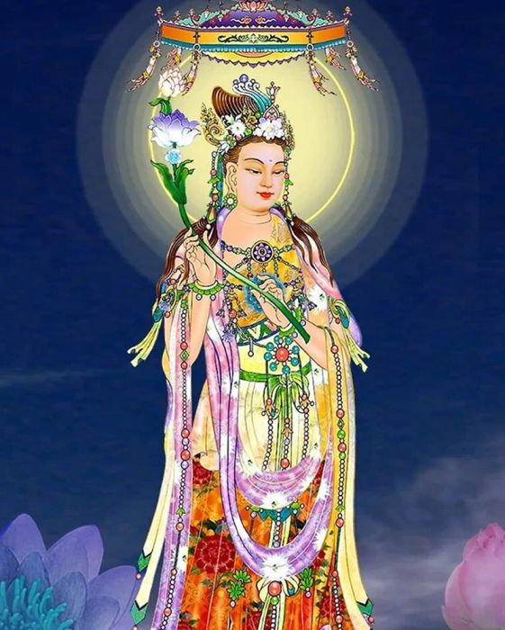 Ảnh minh họa: Bình hoa cúng dường trước Phật đài